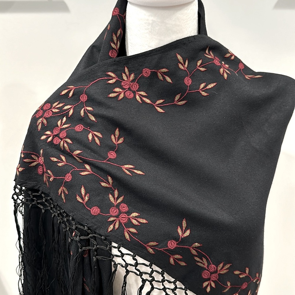 VTG triangle shawl / scarf, black